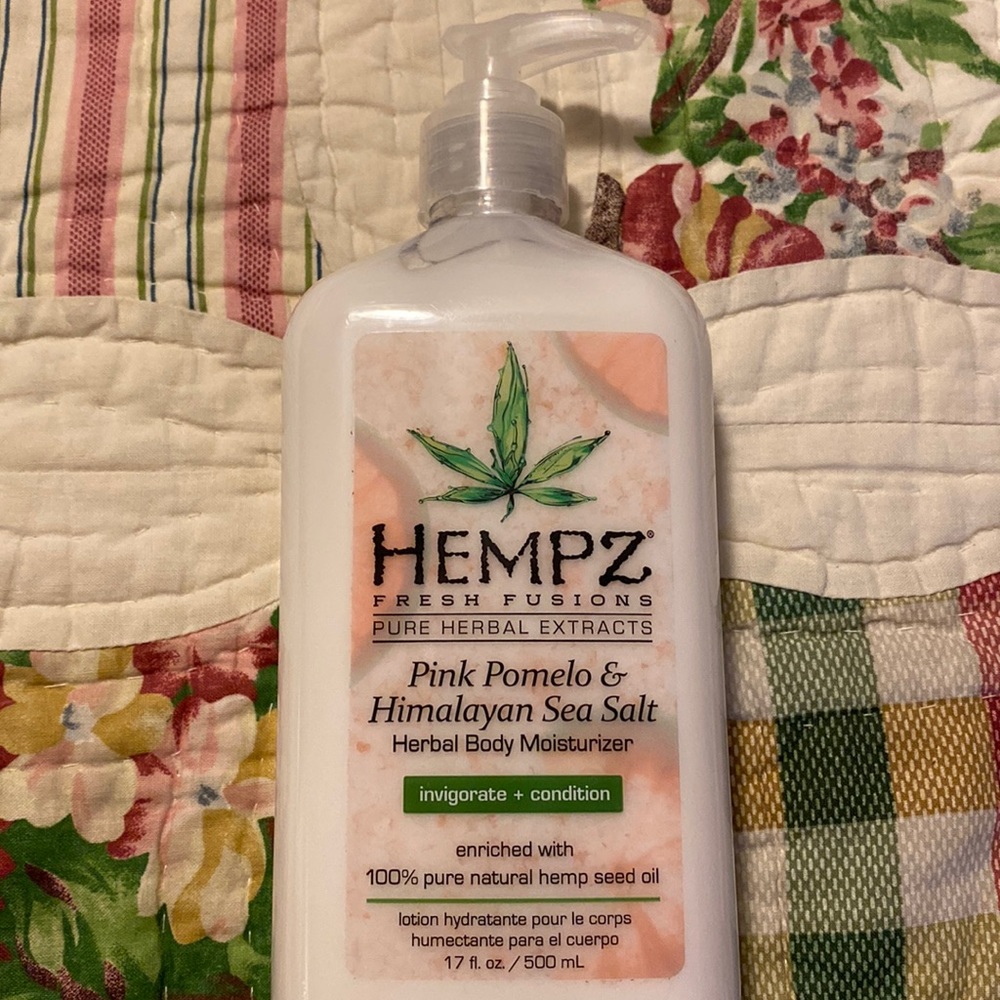 Hempz PINK POMELO & HIMALAYAN SEA SALT Herbal Body Lotion Moisturizer 17 fl.oz